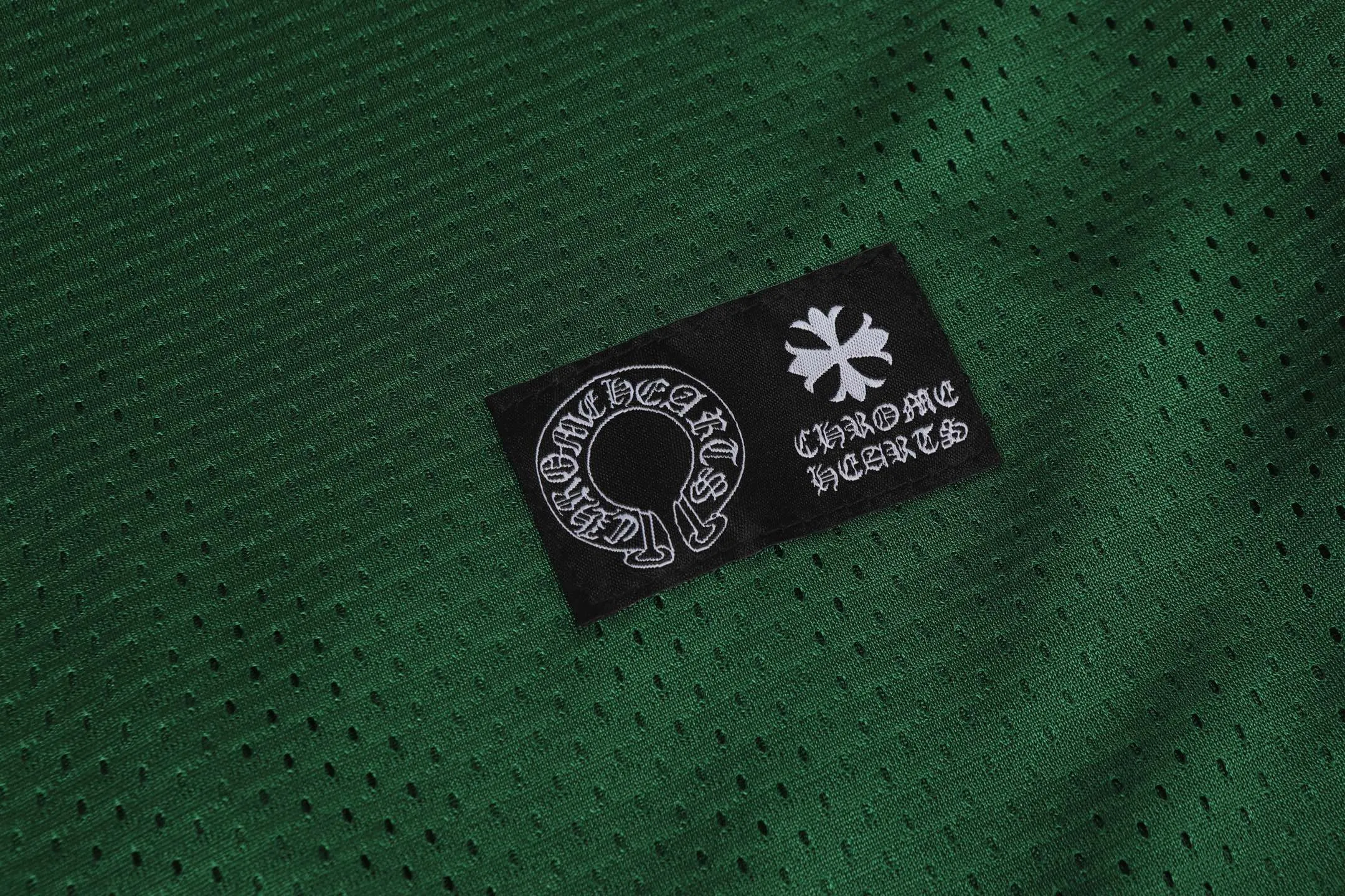 P160 Chrome Hearts CH Chrome Hearts popular Sanskrit printed mesh double-layer ice hockey jersey sports suit. Uses direct injection imported machine printing. Hardware accessories are all ground and customized. Correct configuration. Black 2025 Chrome Hearts authentic packaging. 300 grams of custom-made dyed mesh. Large version. Loose and stylish. Different from lower versions. Slim and long version with upper body and hip stretch. 100% commitment: top quality. Not fast food. The highest version on the market. Top quality - different from ordinary versions on the market. If you care about quality, you should also respect the price. Absolutely 0 after-sales service and 0 return rate so far. It’s hard not to love the style - 300g mesh custom-dyed fabric - Correct high-density main mark, washed tag, hand-sewn